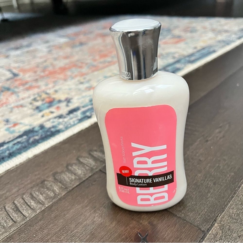 Bath & Body Works Signature Vanillas Berry Scent Flavor Lotion Moisturizer